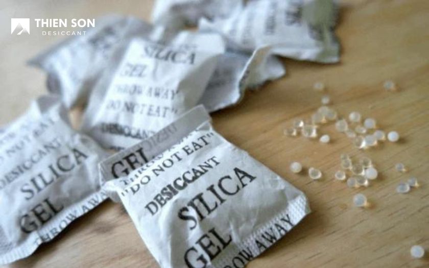 Sử dụng gói hút ẩm là một giải pháp hiệu quả để giảm độ ẩm trong nhà