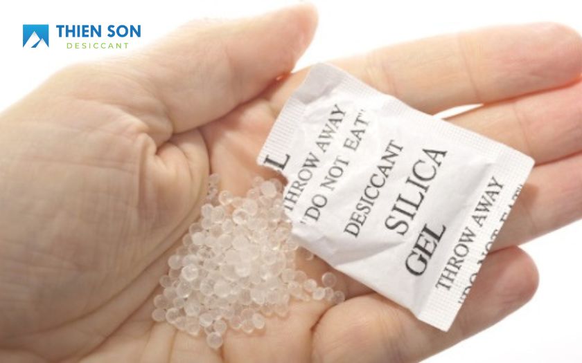 Để sử dụng gói hút ẩm hiệu quả thì các bạn nên sử dụng gói hút ẩm đúng cách.